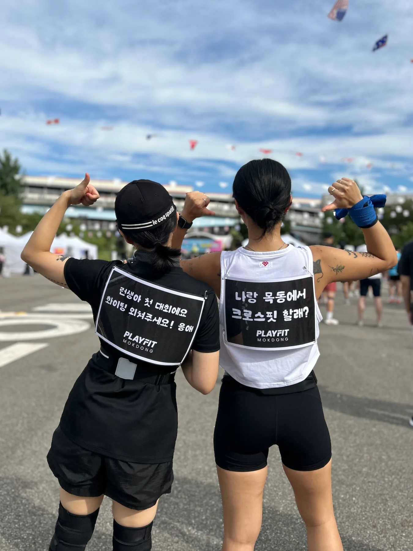 스튜디오와 야외에서 함께하는 플레이핏 회원들.
