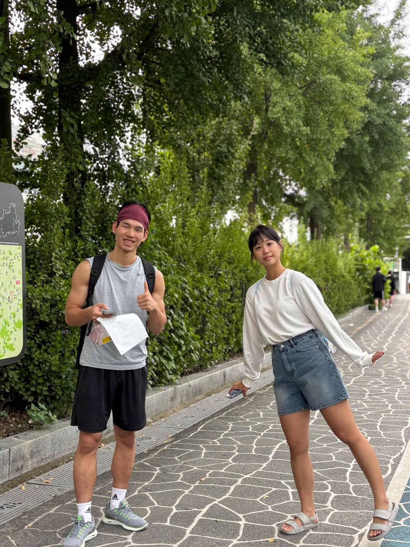 스튜디오와 야외에서 함께하는 플레이핏 회원들.